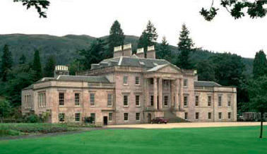 Loch Lomond Golf Club Rosshdu Mansion. Photograph CC BY-SA/3.0 - © Daamien - https://en.wikipedia.org/wiki/File:Rossdhumansion.jpg