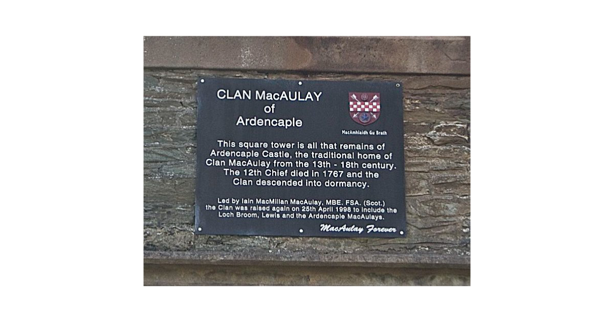 Plaque commemorating Clan MacAuley of Ardencaple. CC-BY-SA/2.0 - © Becky Williamson - geograph.org.uk/photo/2359405
