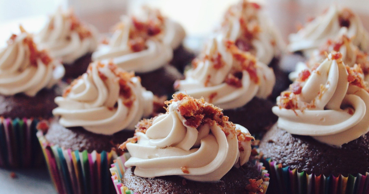Cupcakes. Image source: https://pixabay.com/photos/cupcakes-dessert-frosting-food-690040/