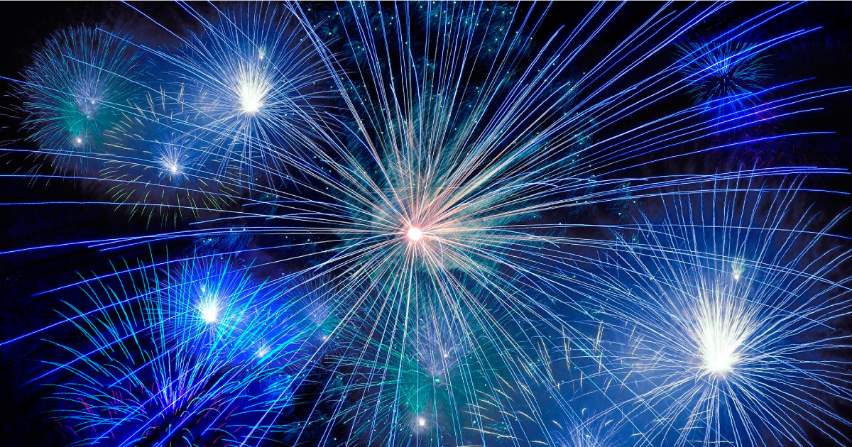 Firework display. Image source: https://pixabay.com/photos/fireworks-rocket-new-year-s-day-574739/