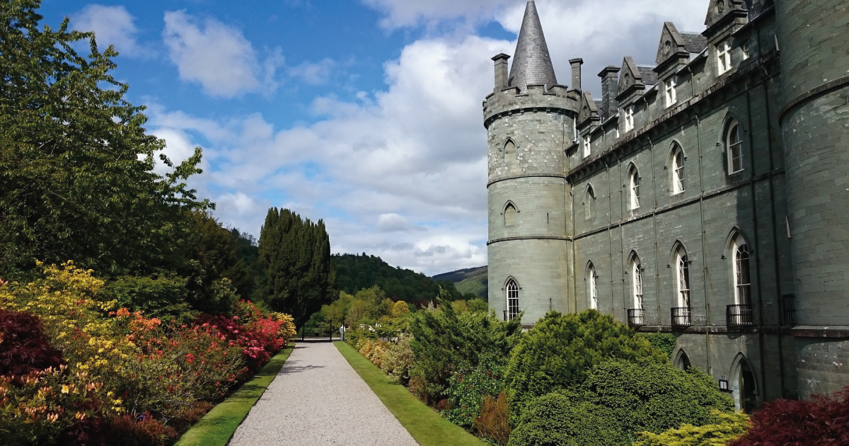 Inveraray Castle image source https://pixabay.com/photos/scotland-highlands-inveraray-castle-1897142/